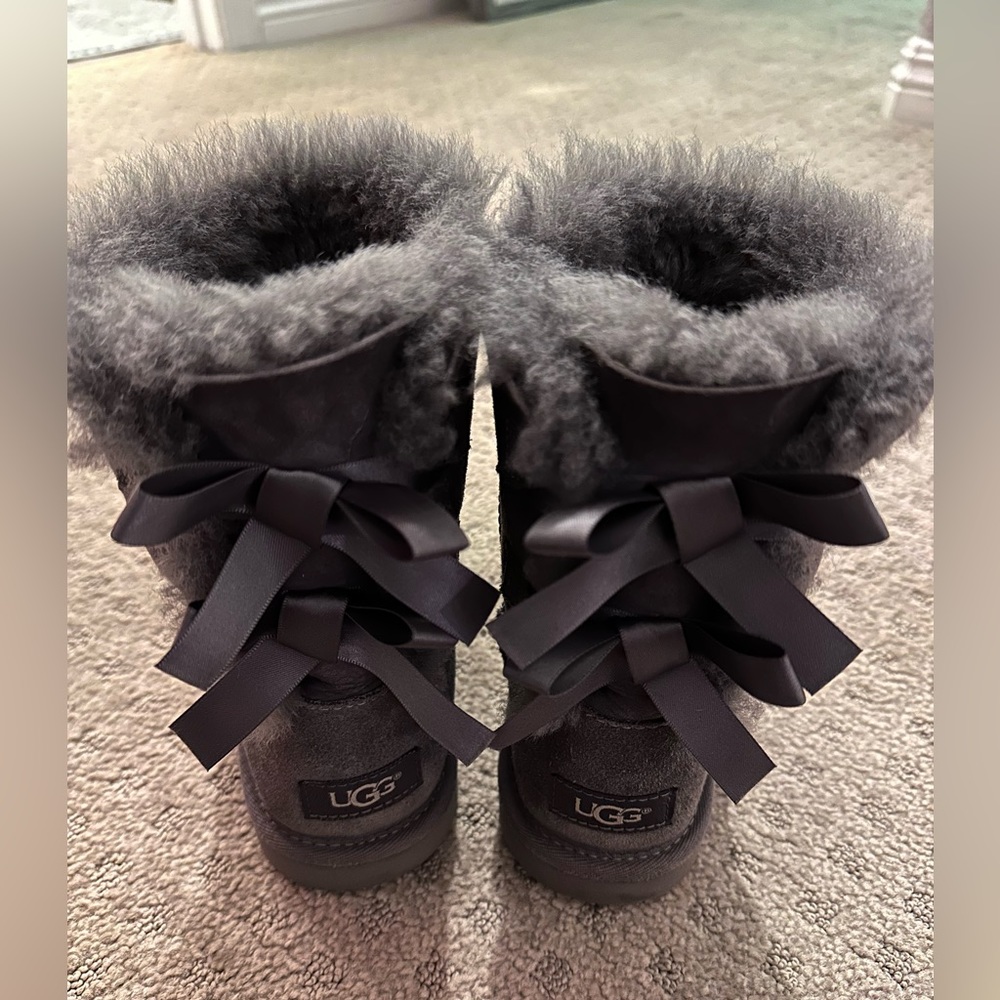 Authentic Bailey Bow Ugg Boots size 3
